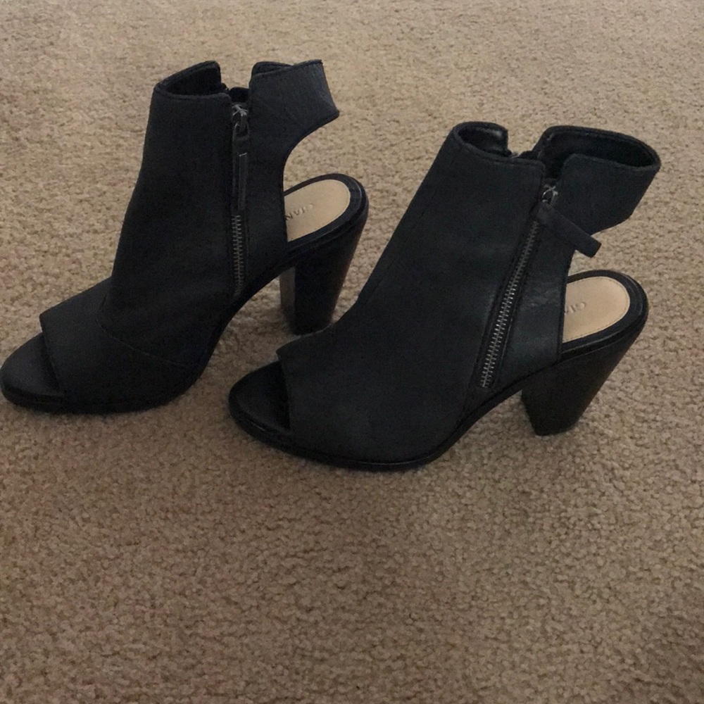 Gianni Bini Black Leather Booties